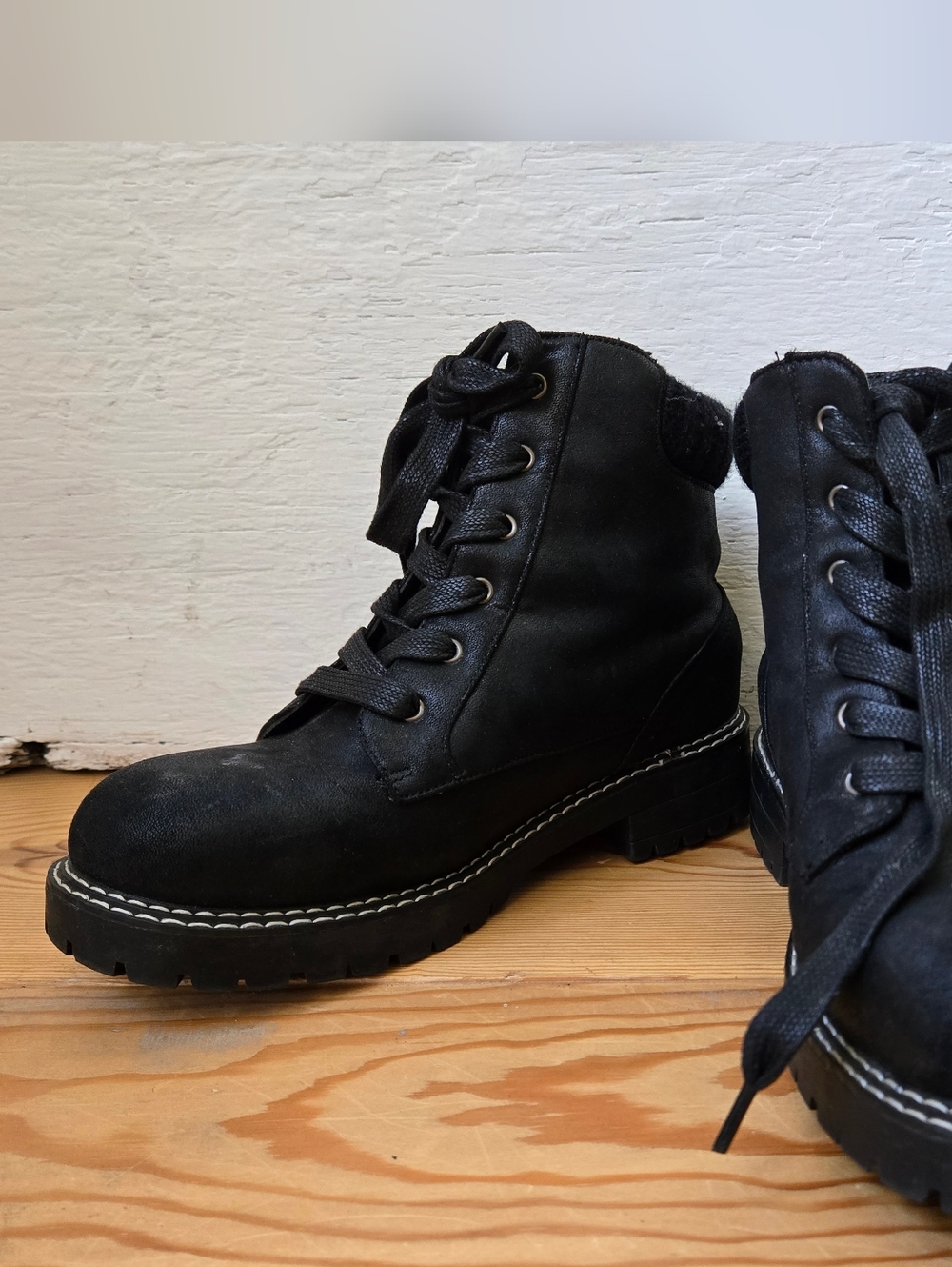 Ardene Black Faux Fur Lug Sole Combat Boots Size 9